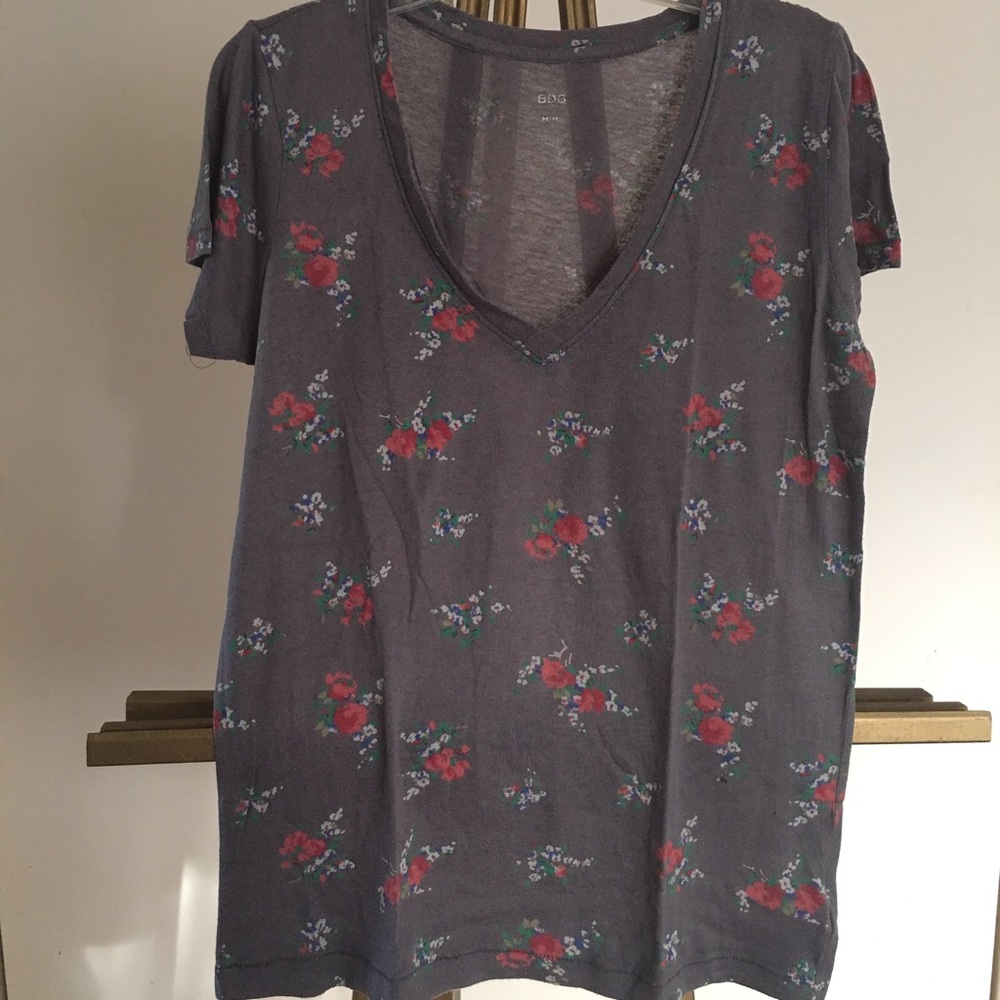 V-NECK TSHIRT BY BDG